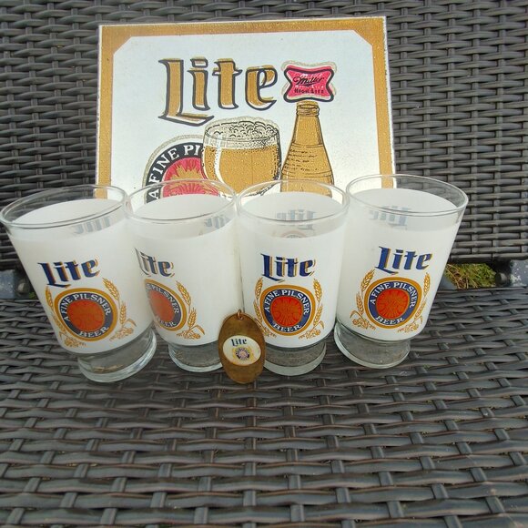 vintage Miller lite glasses and carnival mirrors with key chain - Picture 1 of 1